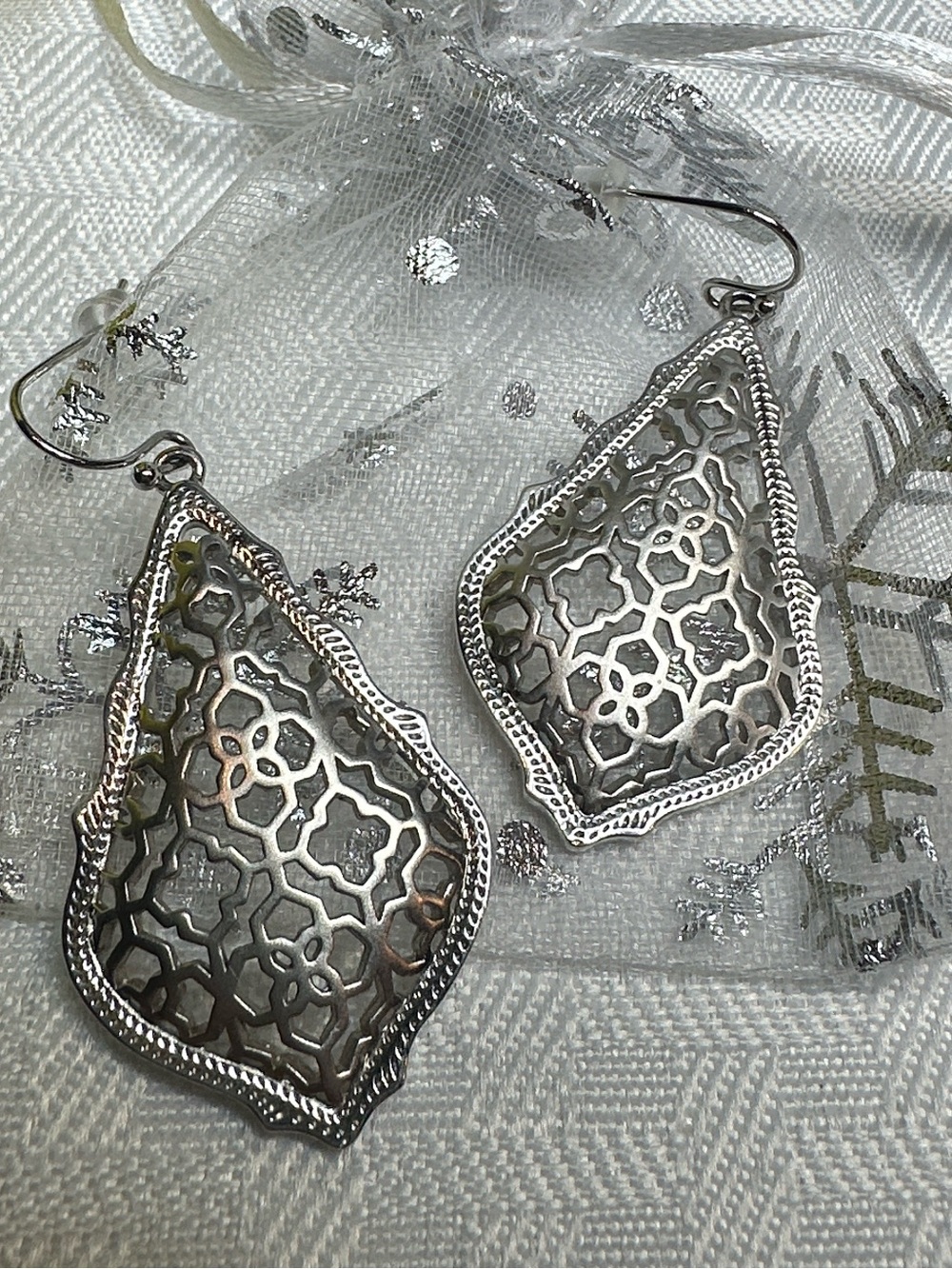KENDRA SCOTT “ADDIE” FILIGREE SILVER EARRINGS